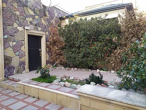 Satılır 6 otaqlı həyət evi 480 m²