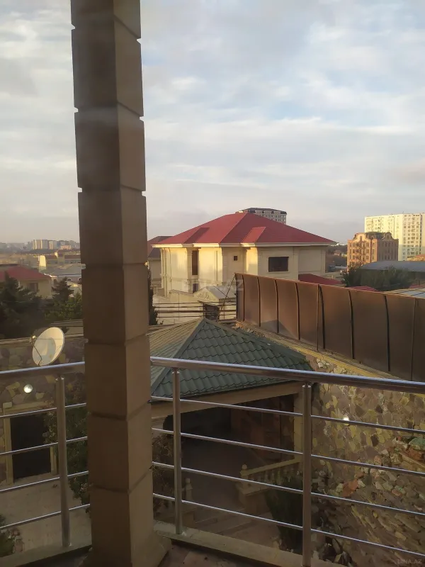 Satılır 6 otaqlı həyət evi 480 m²