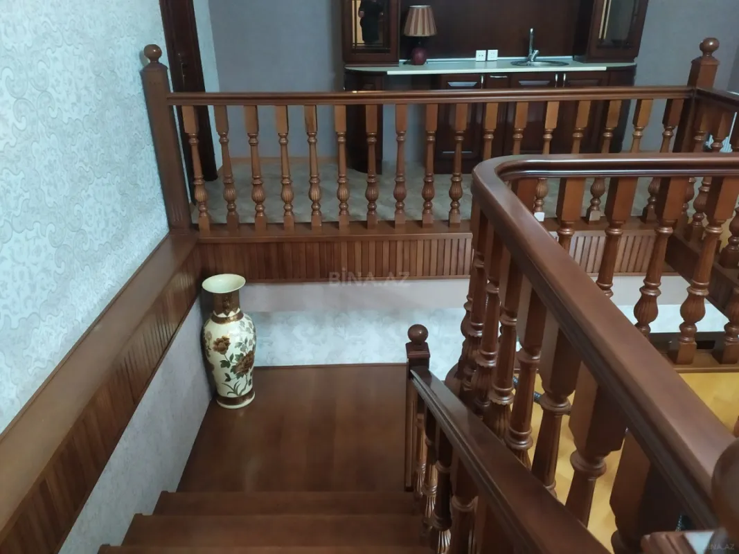 Satılır 6 otaqlı həyət evi 480 m²