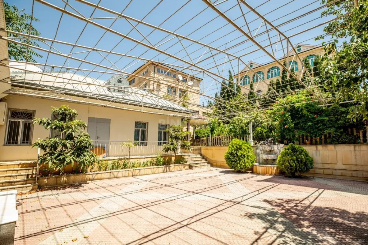 Satılır 6 otaqlı həyət evi 460 m²