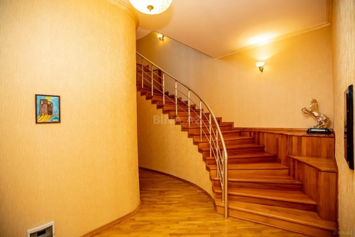 Satılır 6 otaqlı həyət evi 460 m²