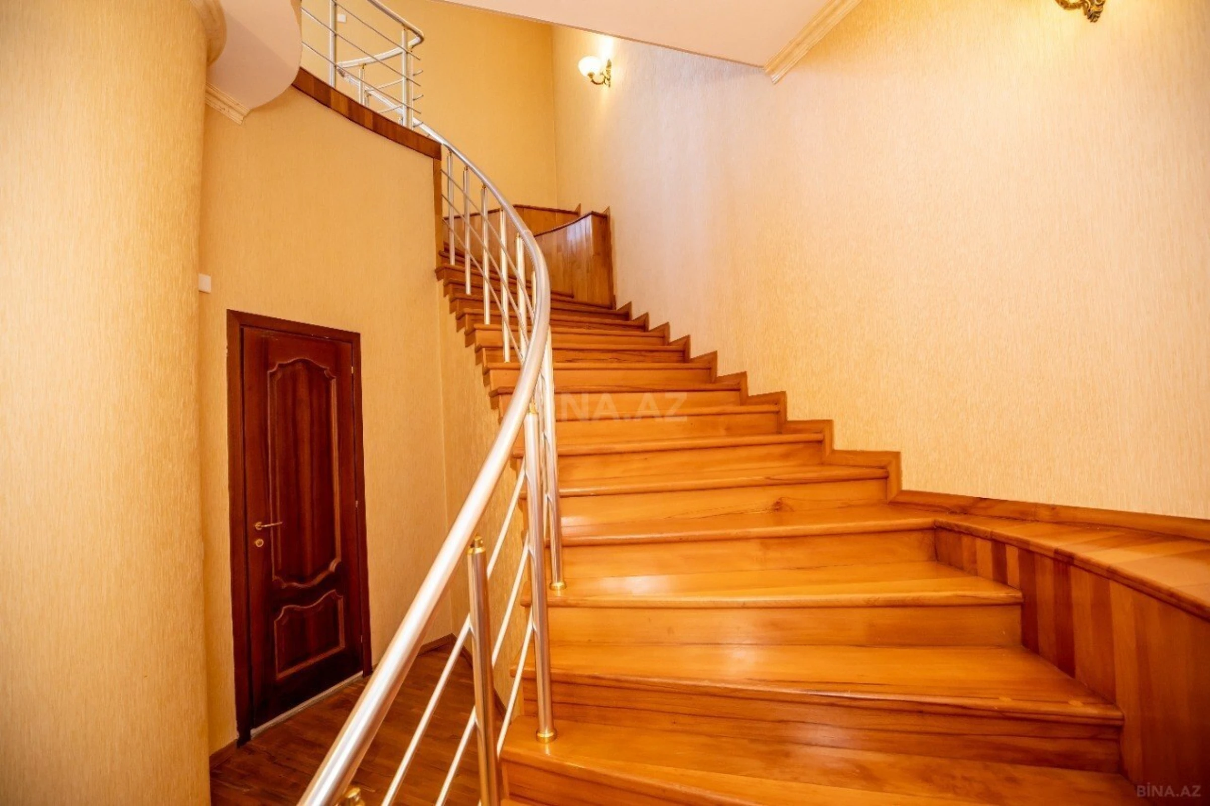 Satılır 6 otaqlı həyət evi 460 m²