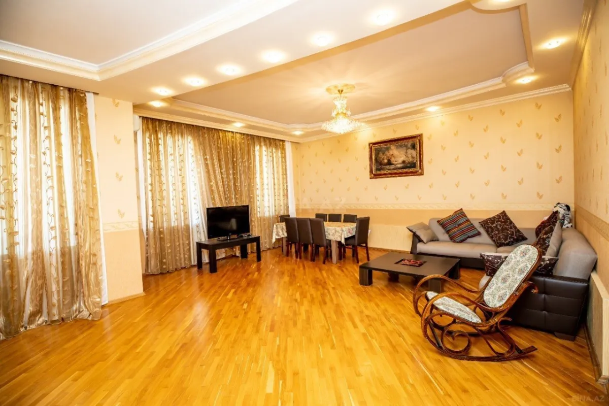 Satılır 6 otaqlı həyət evi 460 m²