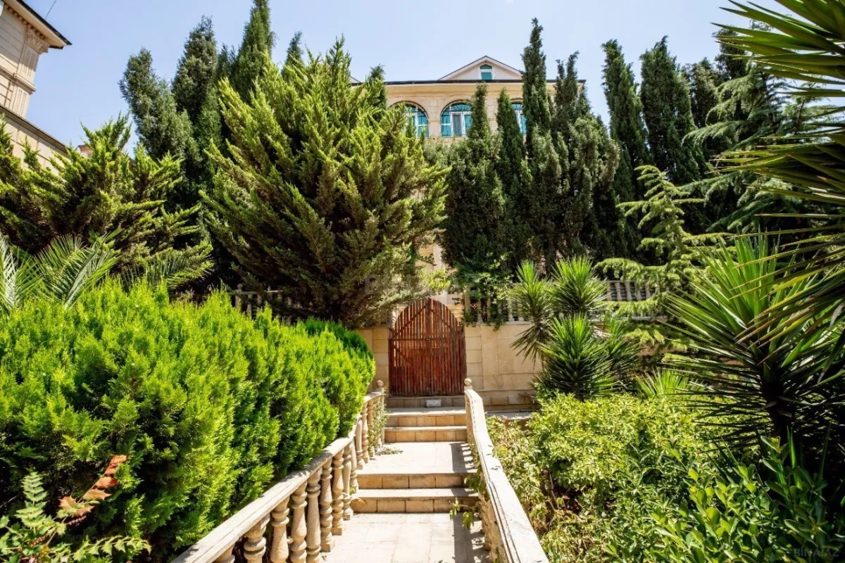 Satılır 6 otaqlı həyət evi 460 m²