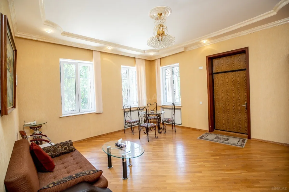 Satılır 6 otaqlı həyət evi 460 m²