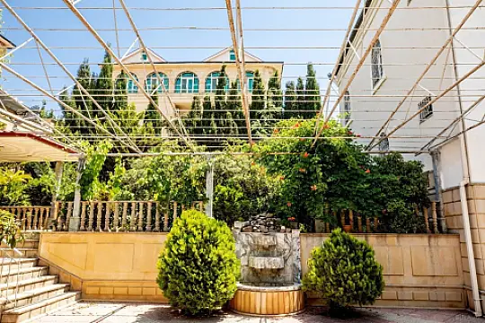 Satılır 6 otaqlı həyət evi 460 m²