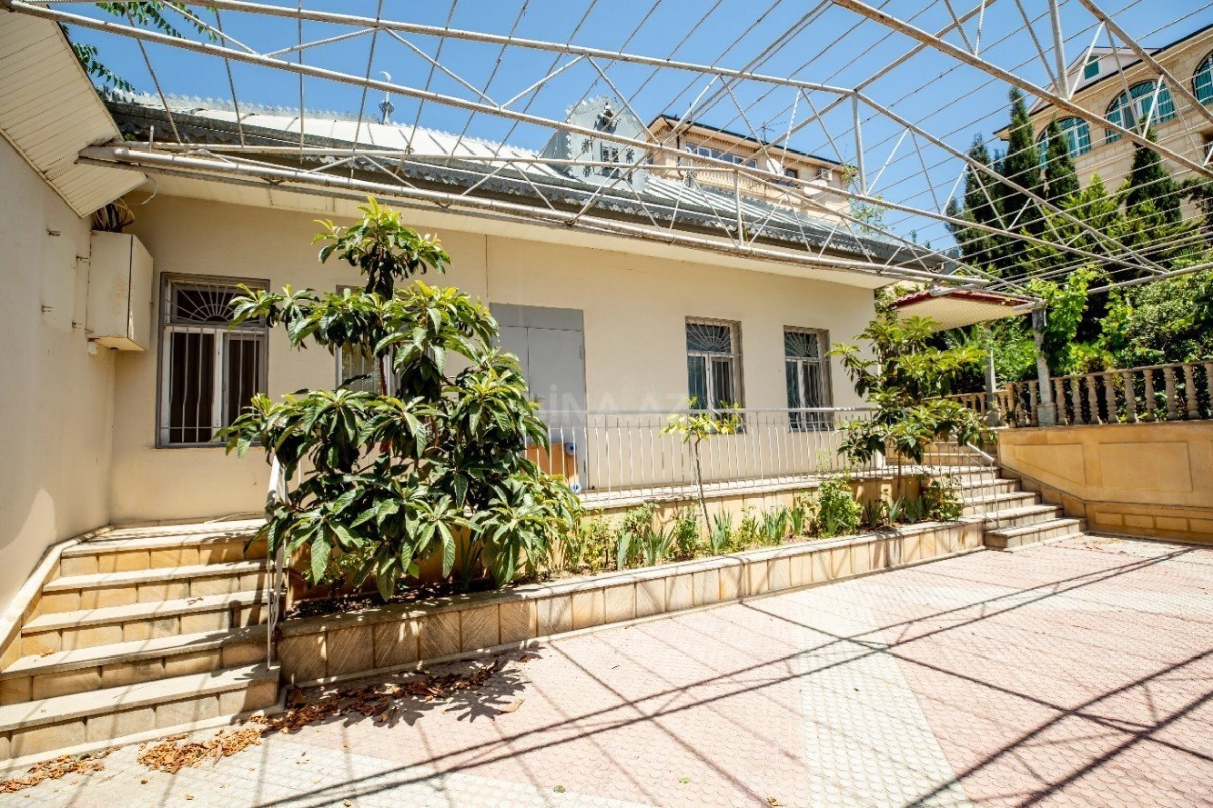 Satılır 6 otaqlı həyət evi 460 m²