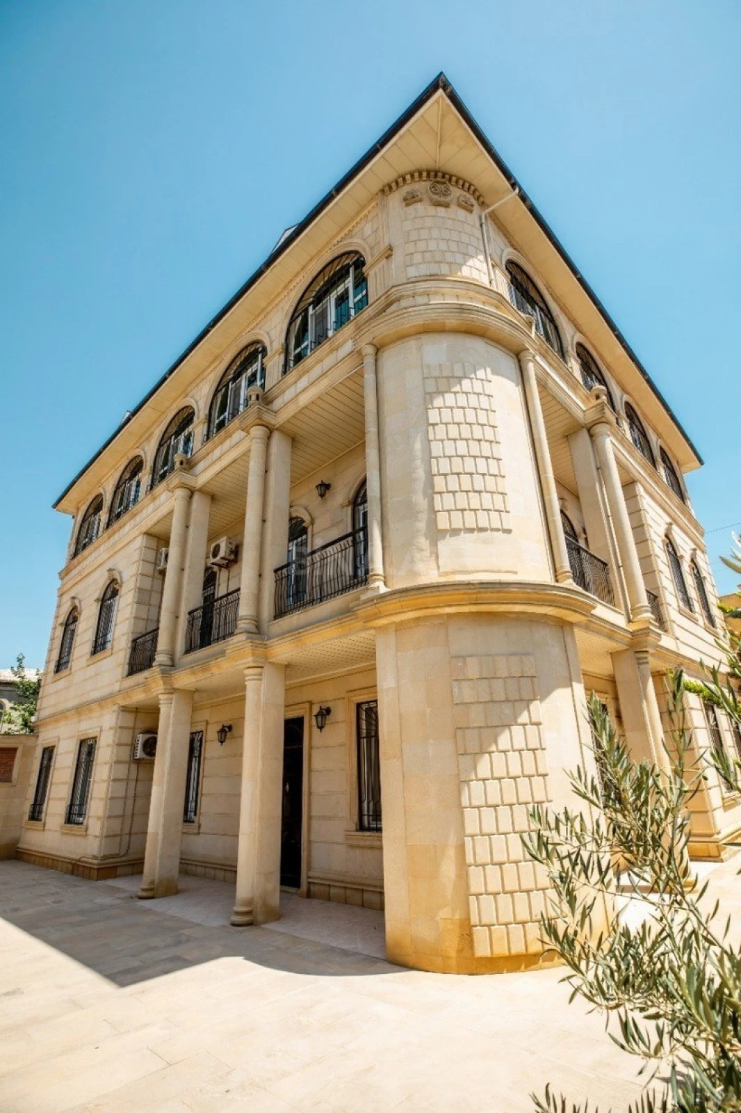 Satılır 6 otaqlı həyət evi 460 m²