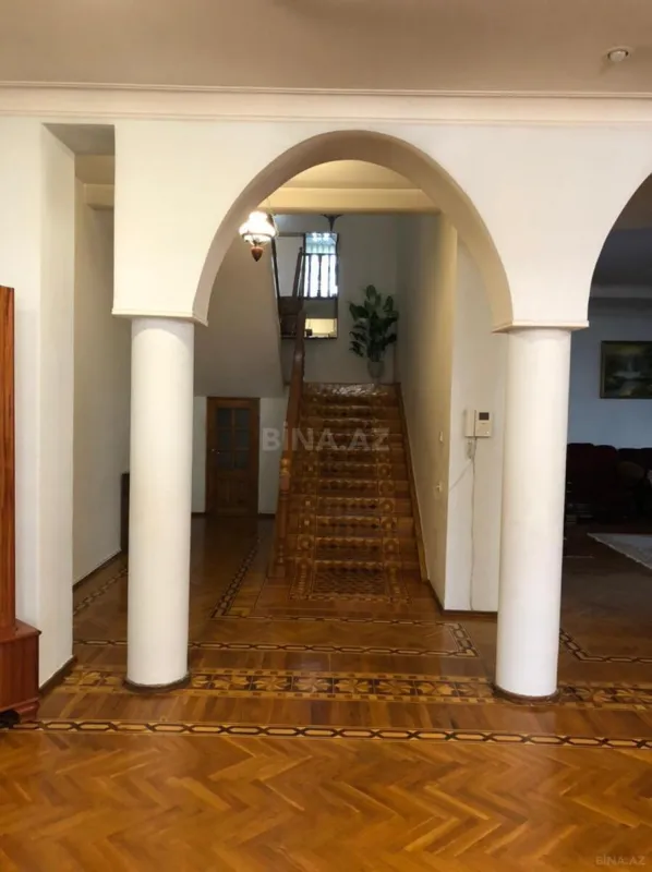 Satılır 6 otaqlı həyət evi 1100 m²