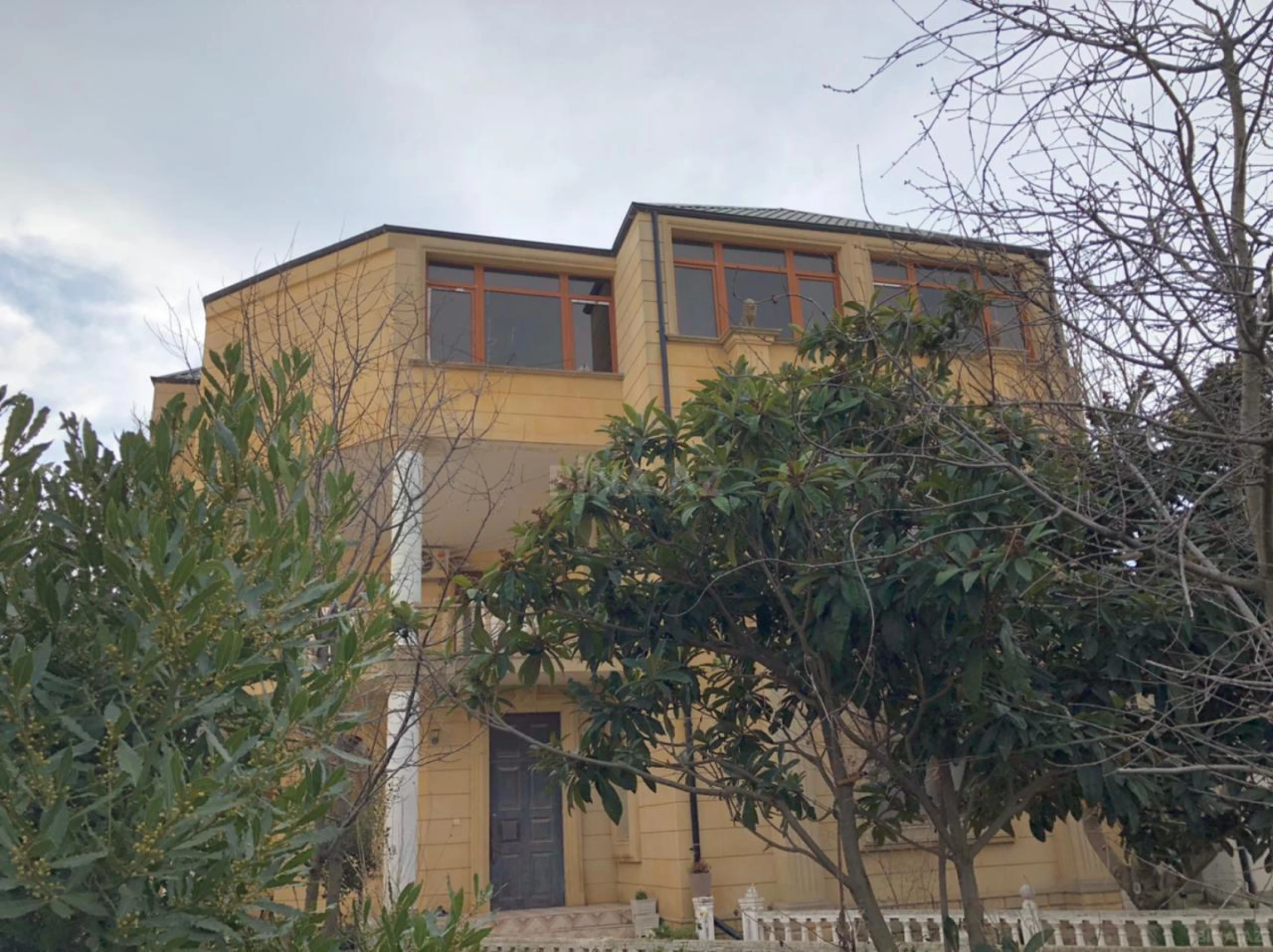 Satılır 6 otaqlı həyət evi 1100 m²