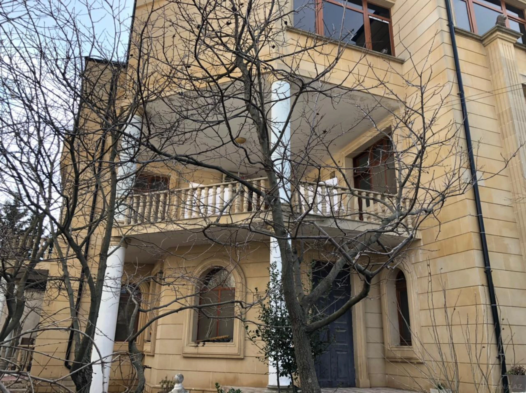 Satılır 6 otaqlı həyət evi 1100 m²