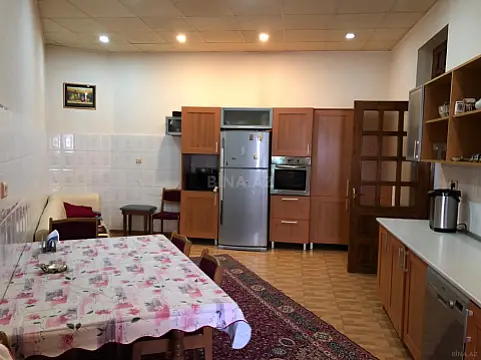 Satılır 6 otaqlı həyət evi 1100 m²