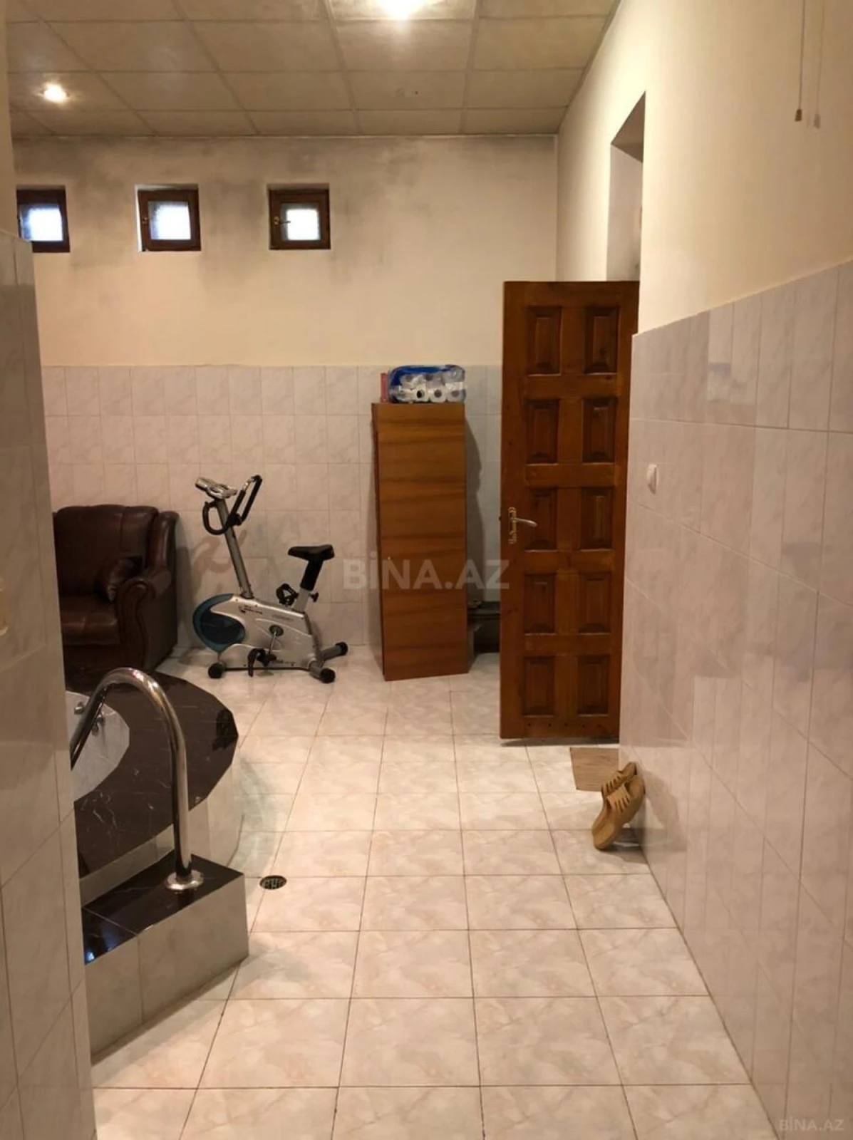 Satılır 6 otaqlı həyət evi 1100 m²