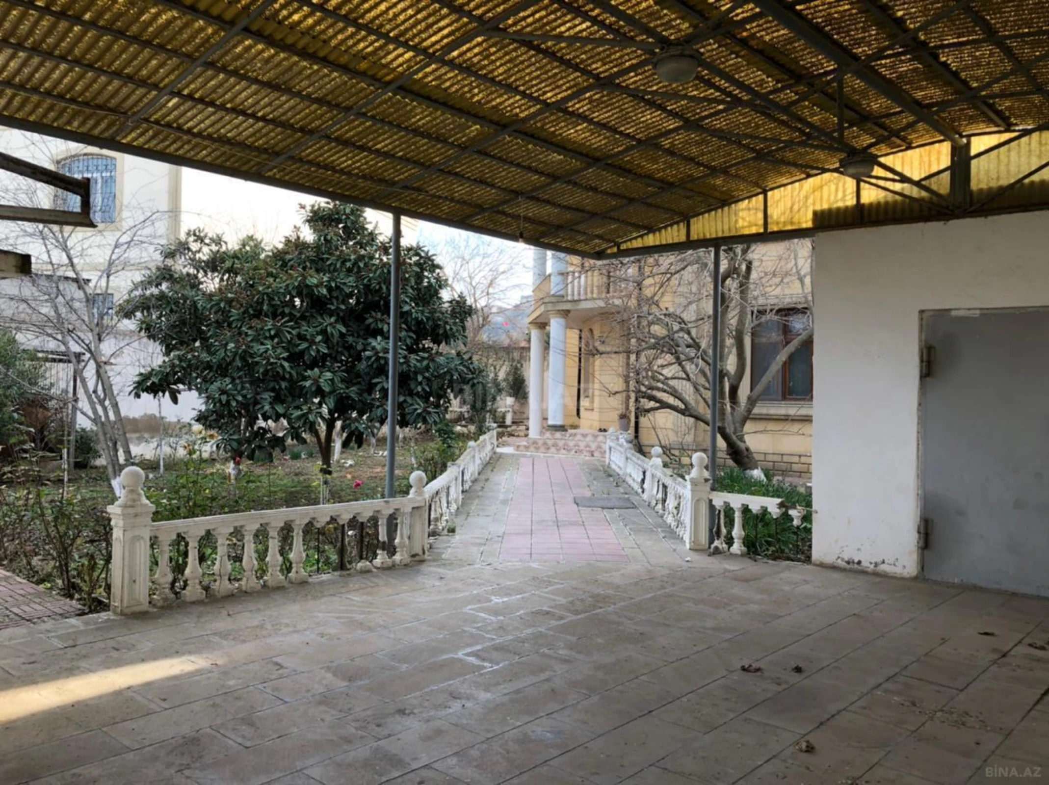 Satılır 6 otaqlı həyət evi 1100 m²
