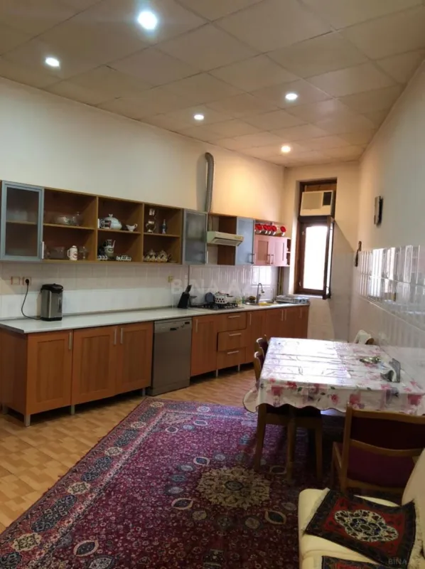 Satılır 6 otaqlı həyət evi 1100 m²