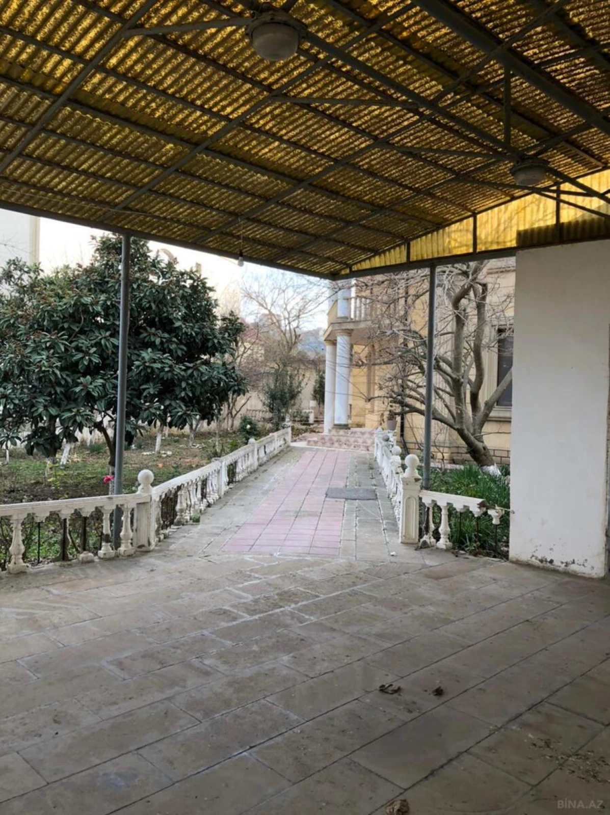 Satılır 6 otaqlı həyət evi 1100 m²