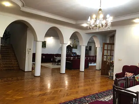 Satılır 6 otaqlı həyət evi 1100 m²