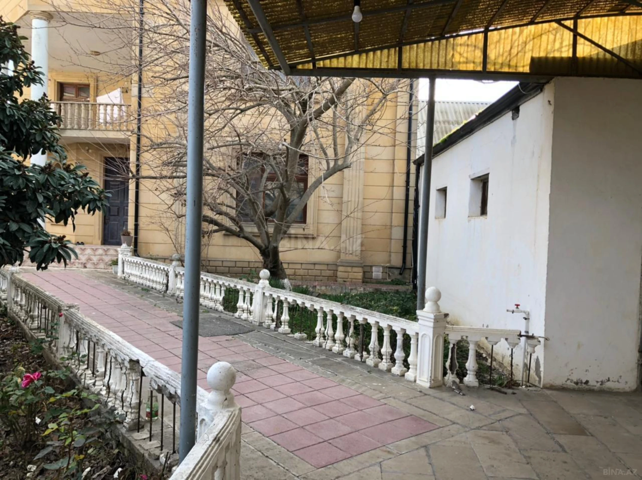 Satılır 6 otaqlı həyət evi 1100 m²
