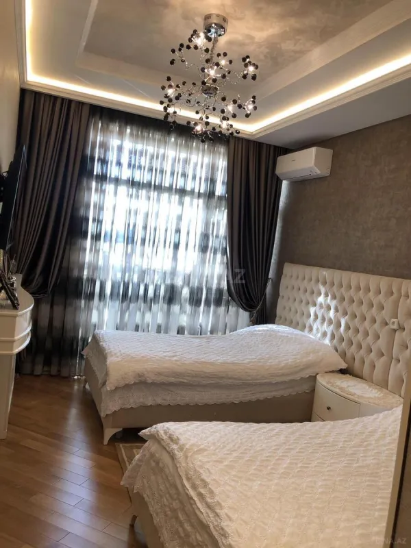 Satılır 3 otaqlı mənzil 160 m²