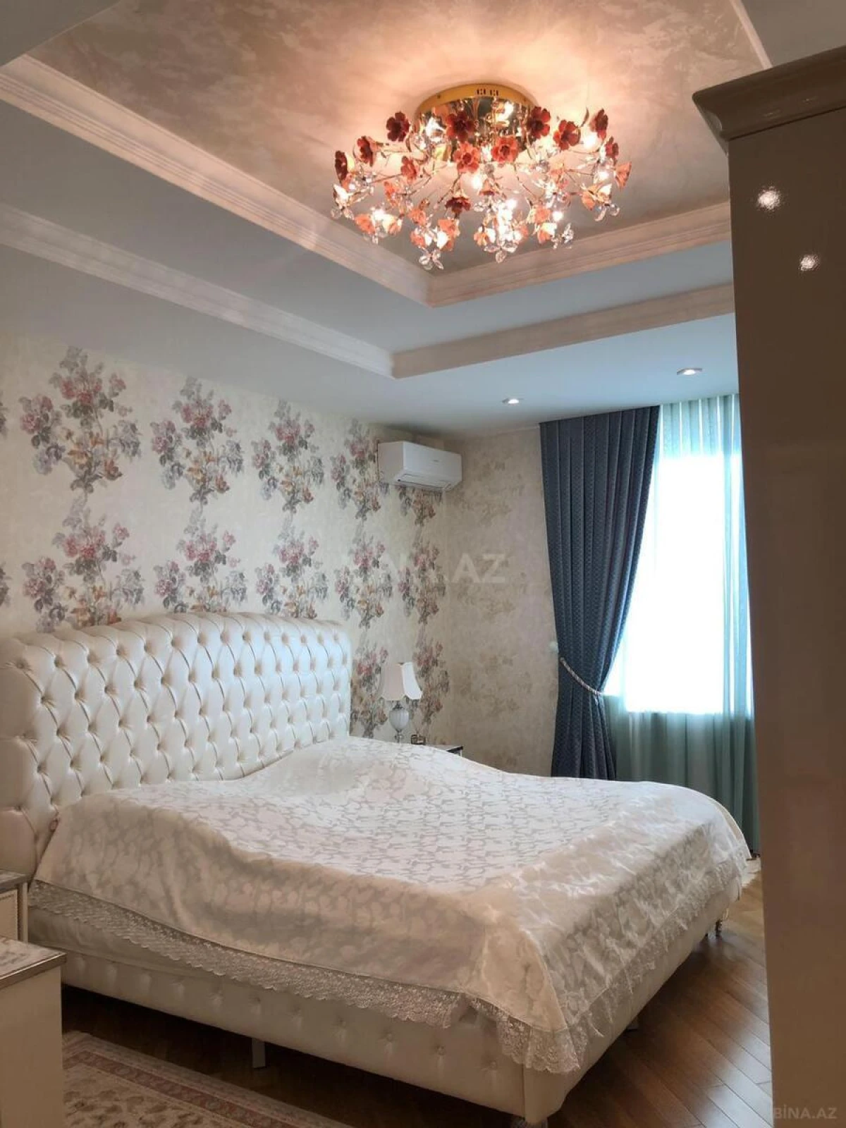 Satılır 3 otaqlı mənzil 160 m²