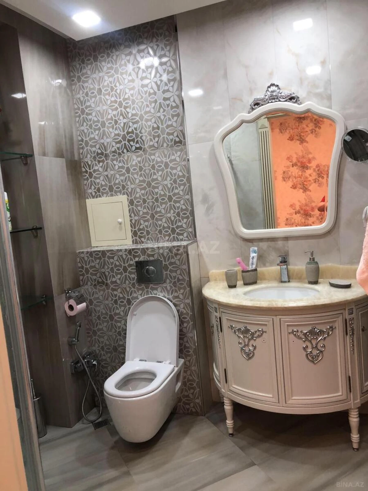 Satılır 3 otaqlı mənzil 160 m²