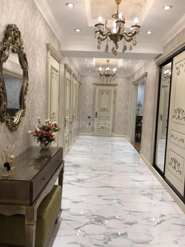 Satılır 3 otaqlı mənzil 160 m²