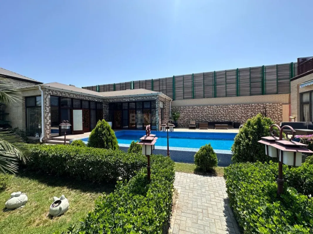 Kirayə verilir 6 otaqlı həyət evi 560 m²