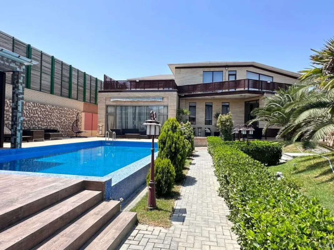 Kirayə verilir 6 otaqlı həyət evi 560 m²