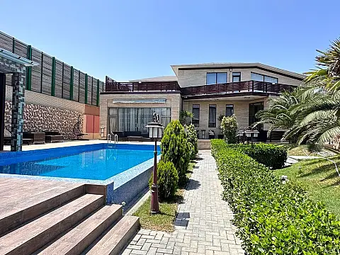 Kirayə verilir 6 otaqlı həyət evi 560 m²