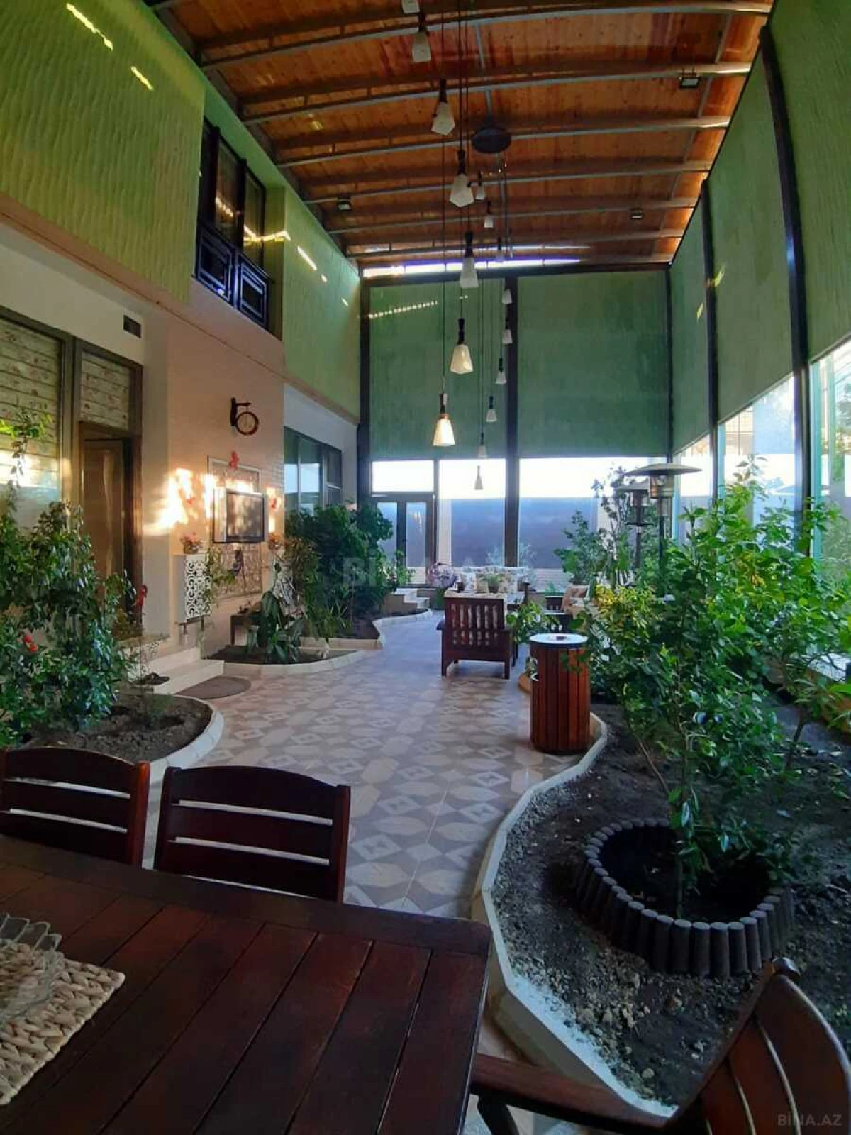 Kirayə verilir 6 otaqlı həyət evi 560 m²