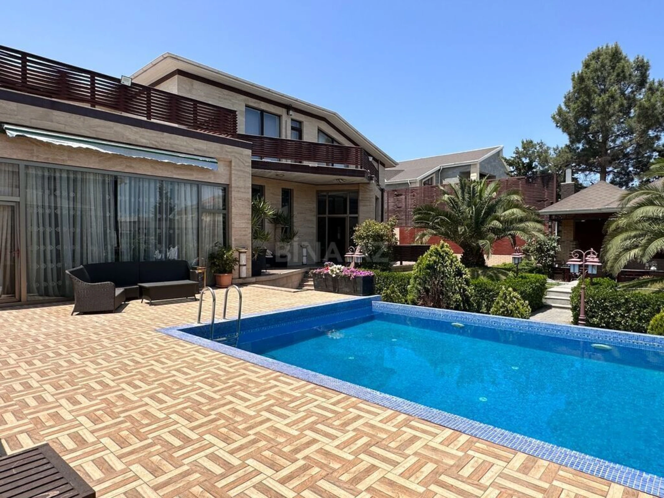 Kirayə verilir 6 otaqlı həyət evi 560 m²