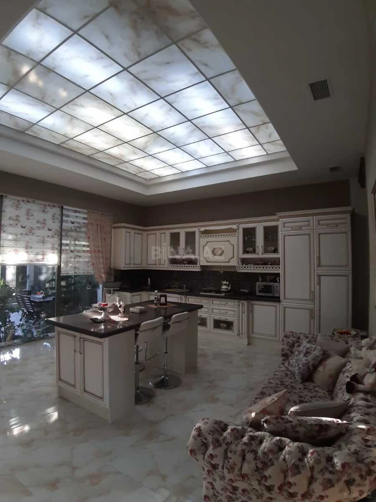 Kirayə verilir 6 otaqlı həyət evi 560 m²