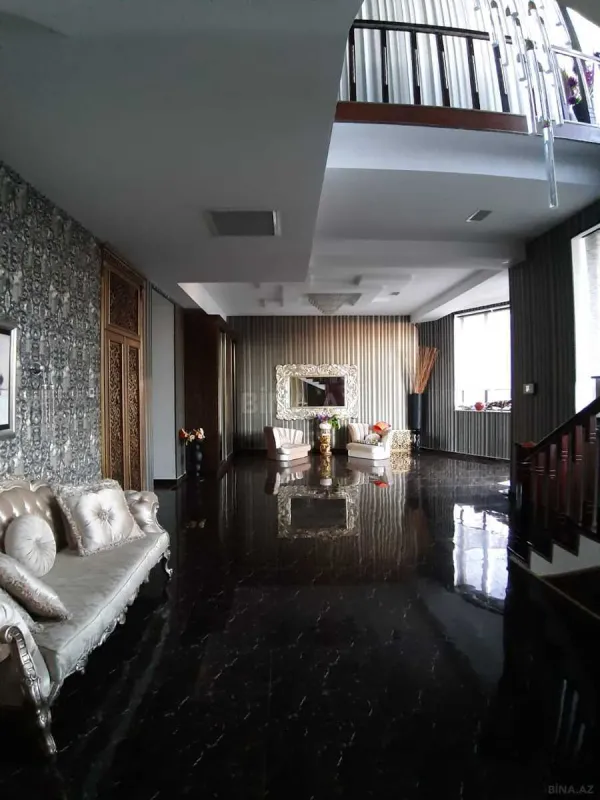 Kirayə verilir 6 otaqlı həyət evi 560 m²