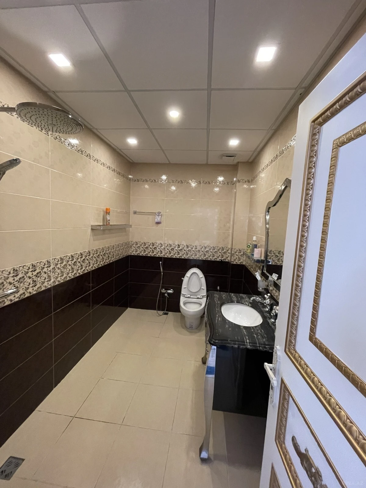 Kirayə verilir 6 otaqlı həyət evi 650 m²