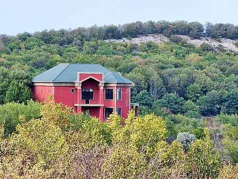 Satılır 5 otaqlı həyət evi 500 m²