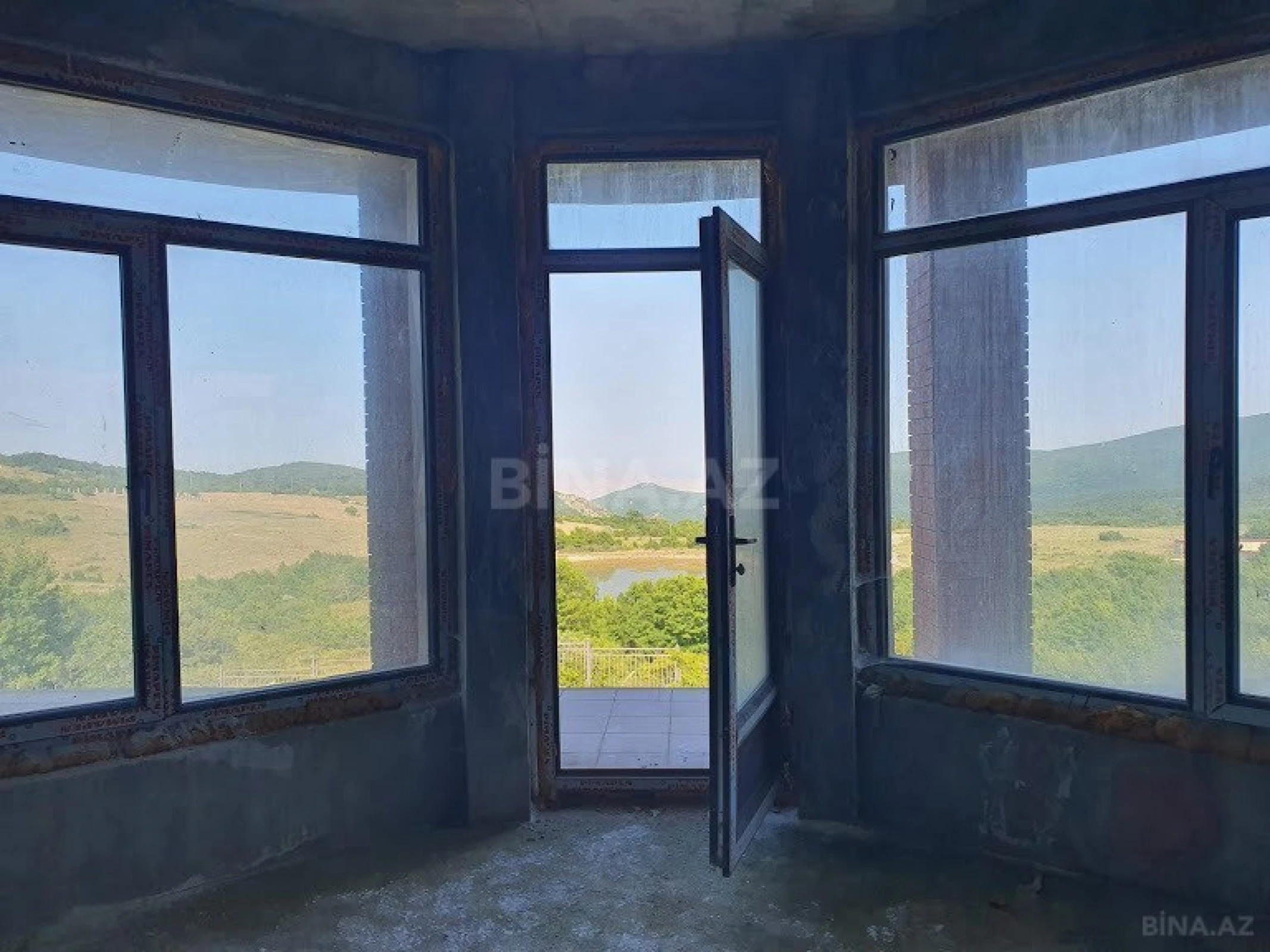 Satılır 5 otaqlı həyət evi 500 m²