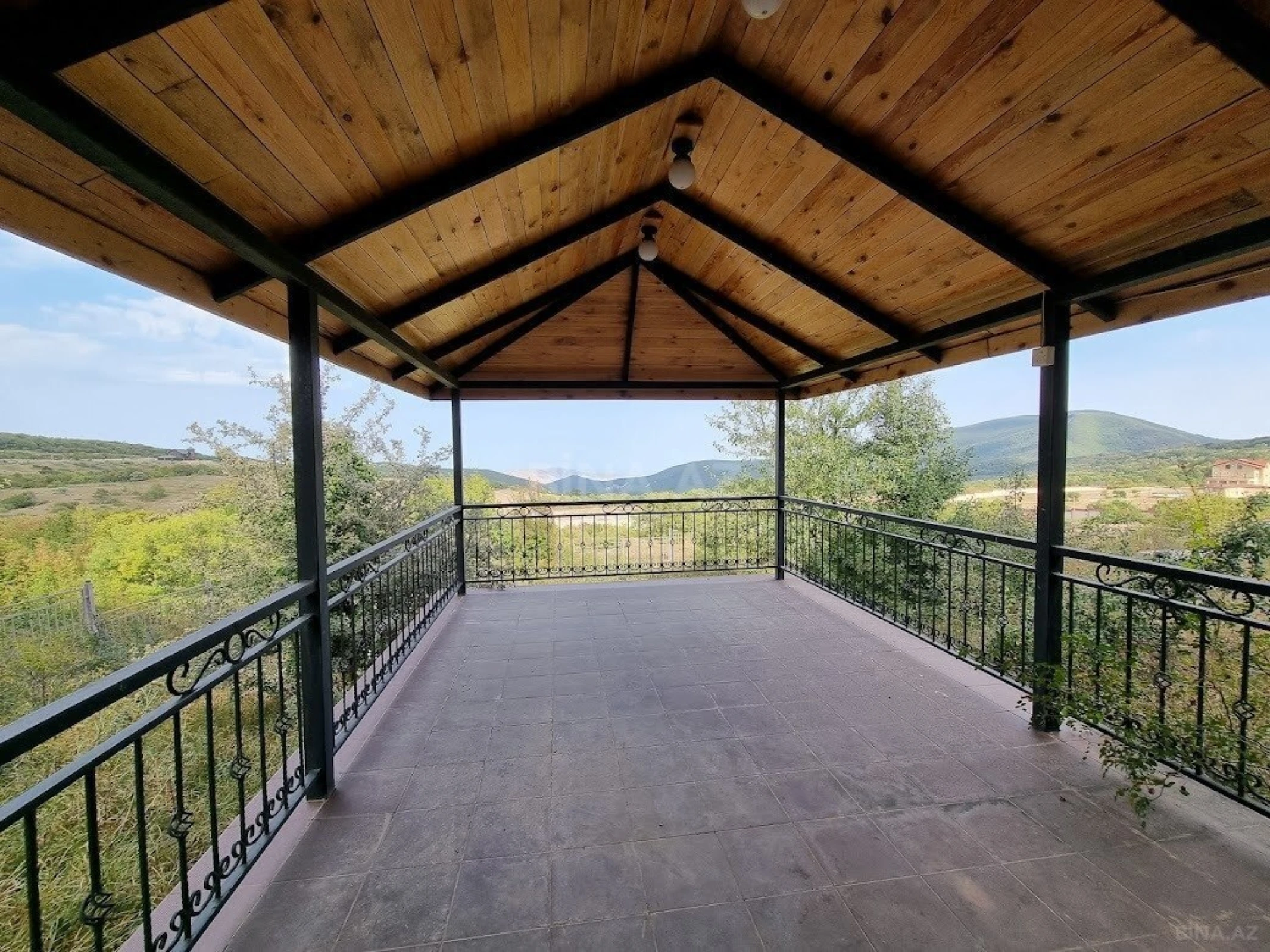 Satılır 5 otaqlı həyət evi 500 m²