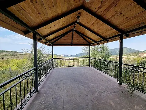 Satılır 5 otaqlı həyət evi 500 m²