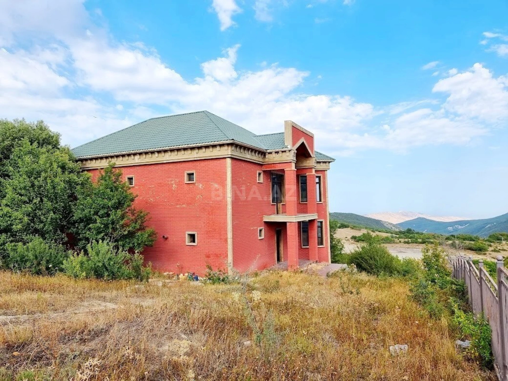 Satılır 5 otaqlı həyət evi 500 m²