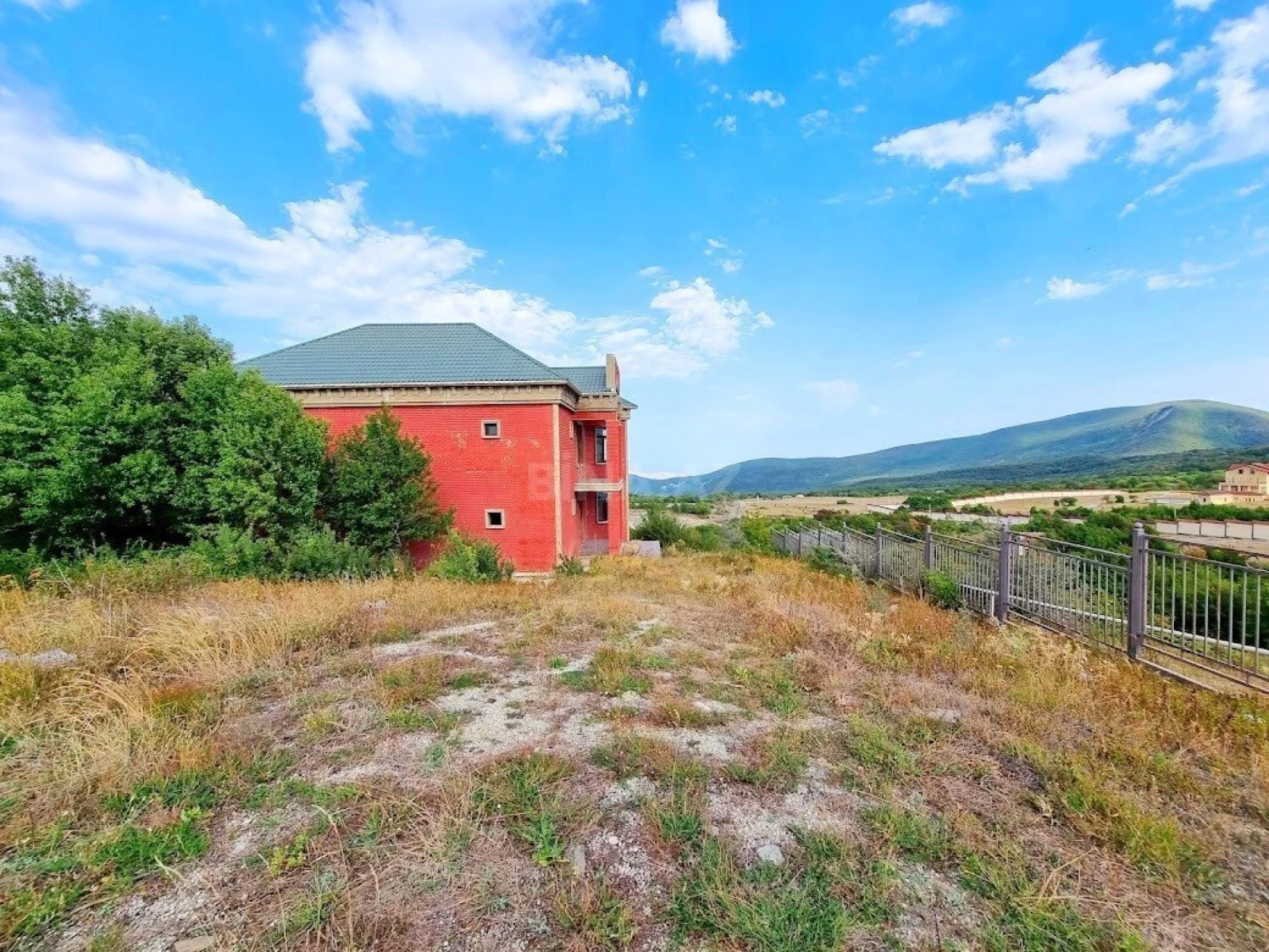 Satılır 5 otaqlı həyət evi 500 m²