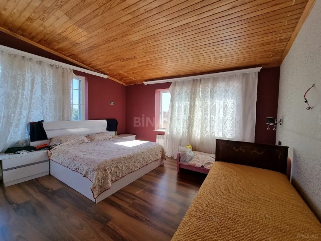 Satılır 8 otaqlı həyət evi 500 m²
