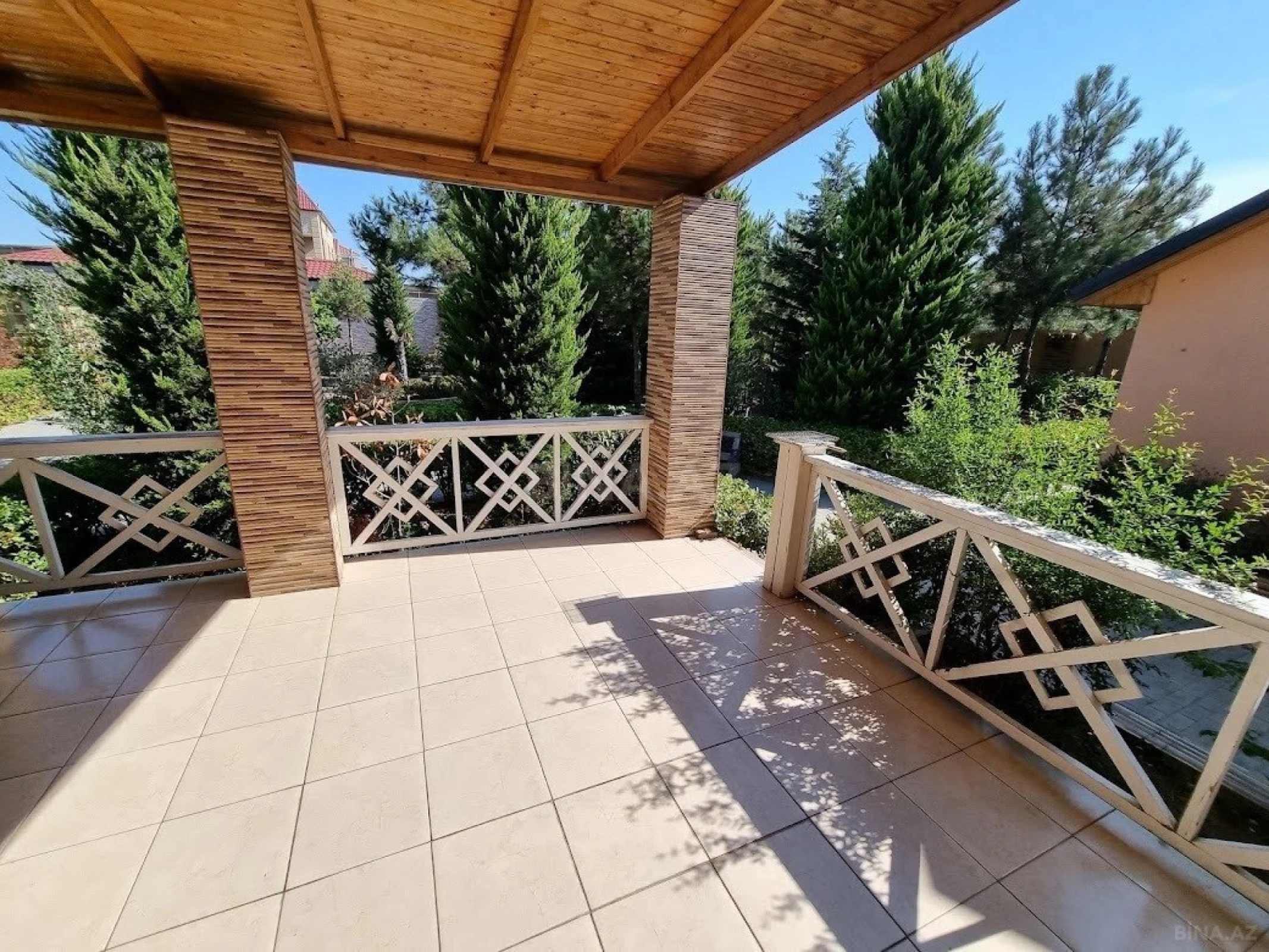 Satılır 8 otaqlı həyət evi 500 m²
