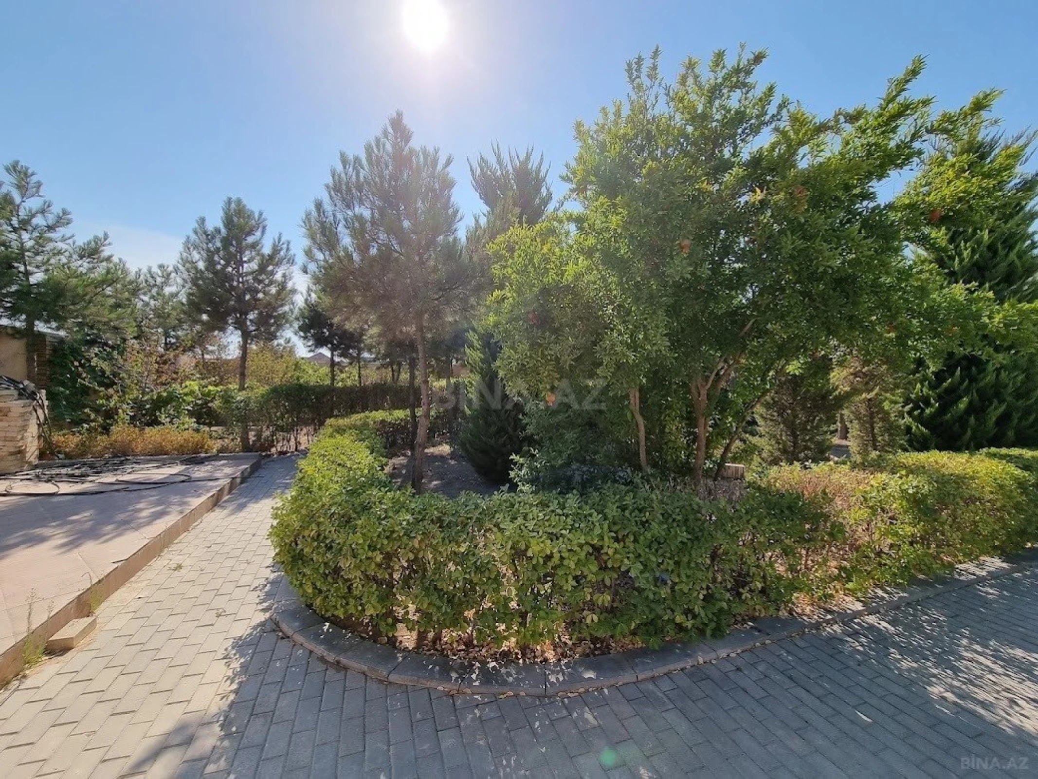 Satılır 8 otaqlı həyət evi 500 m²