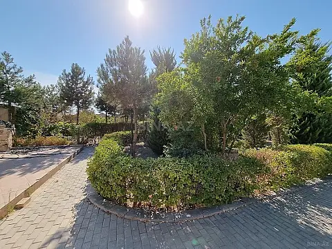 Satılır 8 otaqlı həyət evi 500 m²