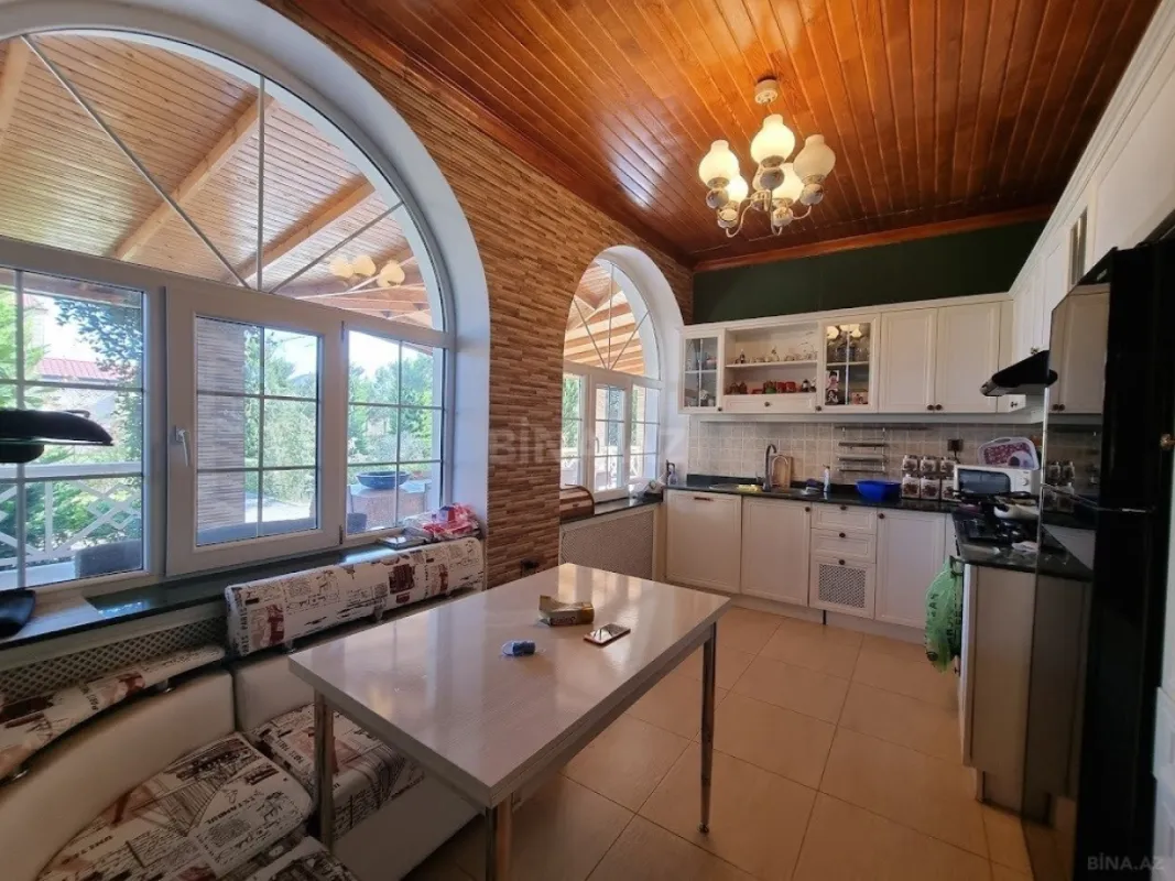 Satılır 8 otaqlı həyət evi 500 m²