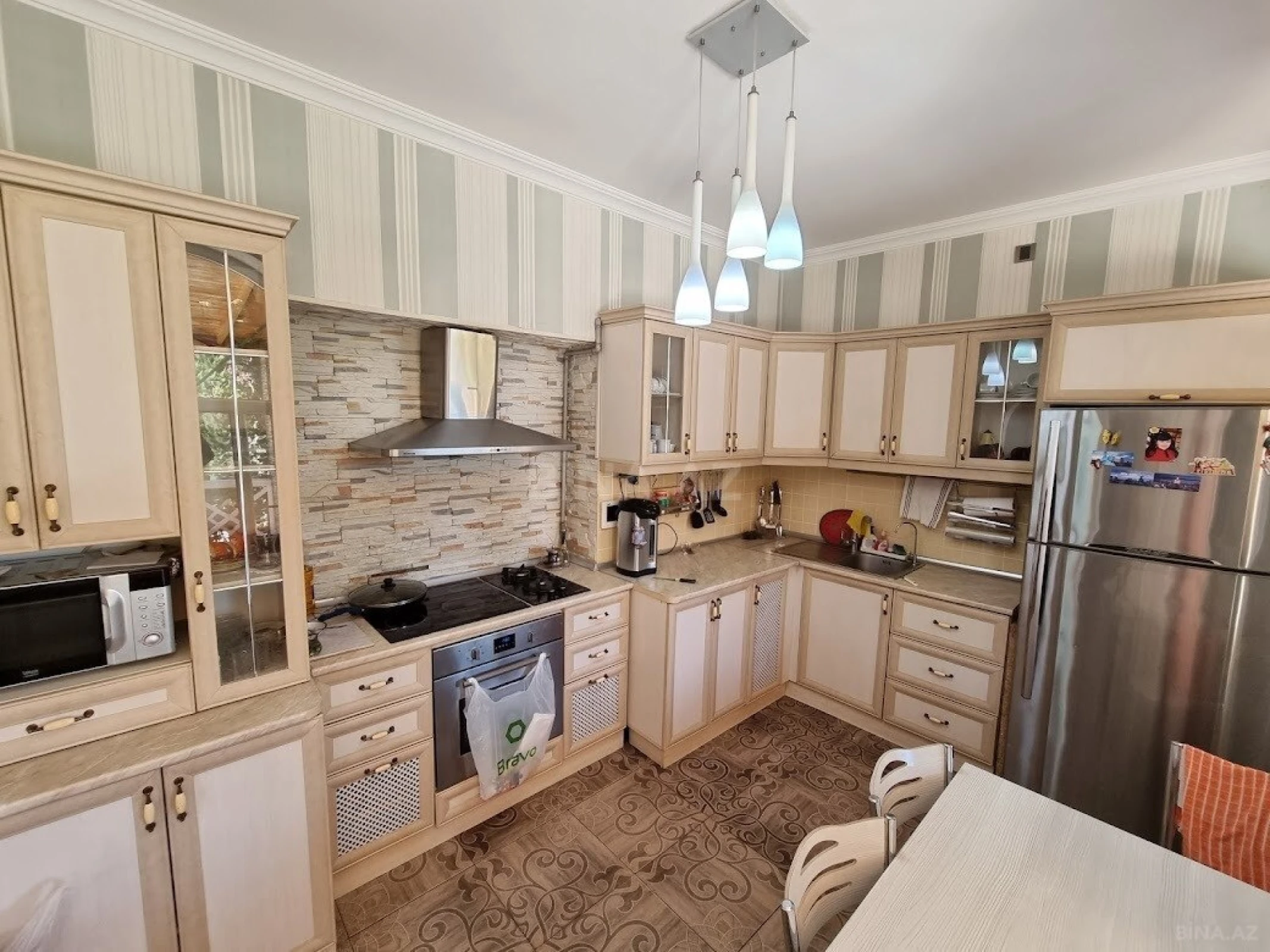 Satılır 8 otaqlı həyət evi 500 m²