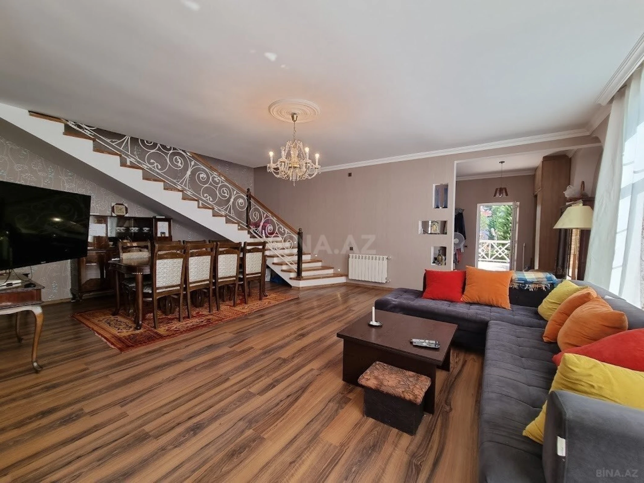 Satılır 8 otaqlı həyət evi 500 m²