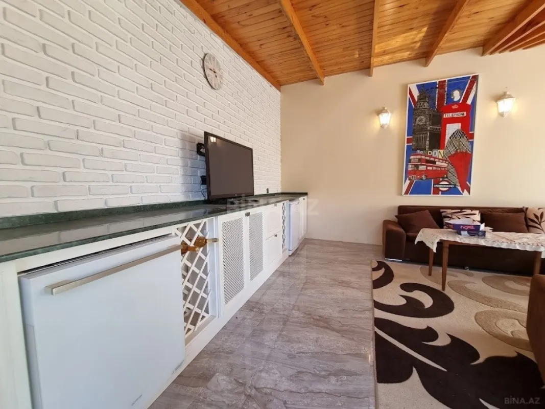 Satılır 8 otaqlı həyət evi 500 m²