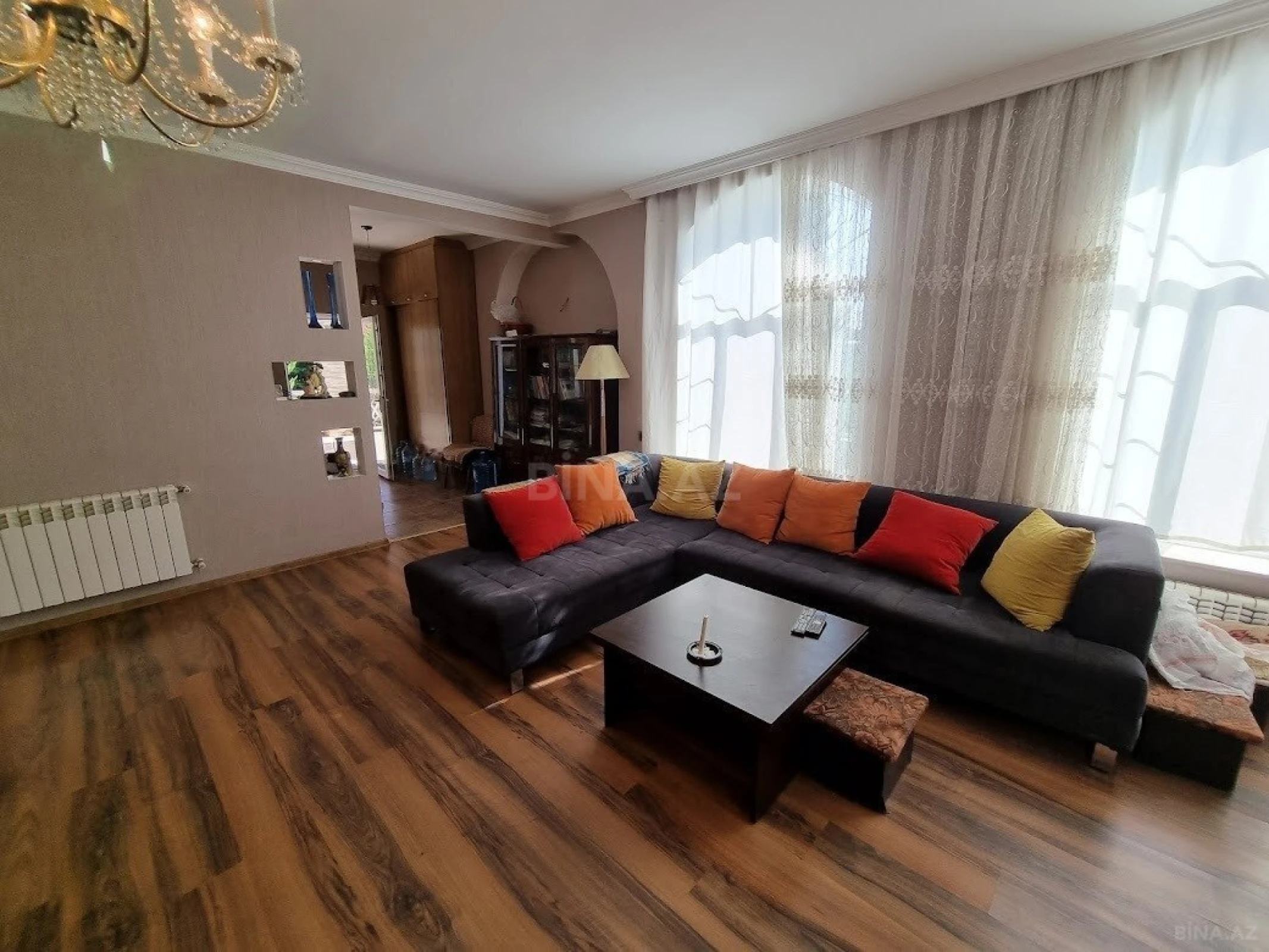 Satılır 8 otaqlı həyət evi 500 m²