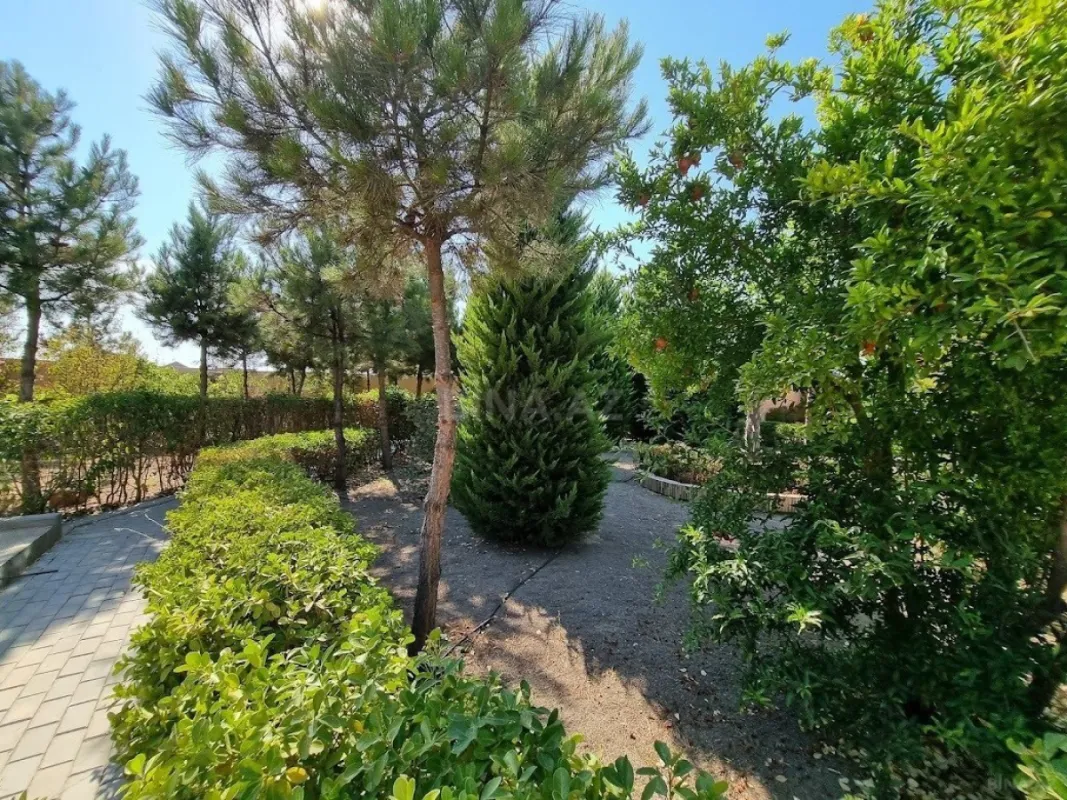 Satılır 8 otaqlı həyət evi 500 m²